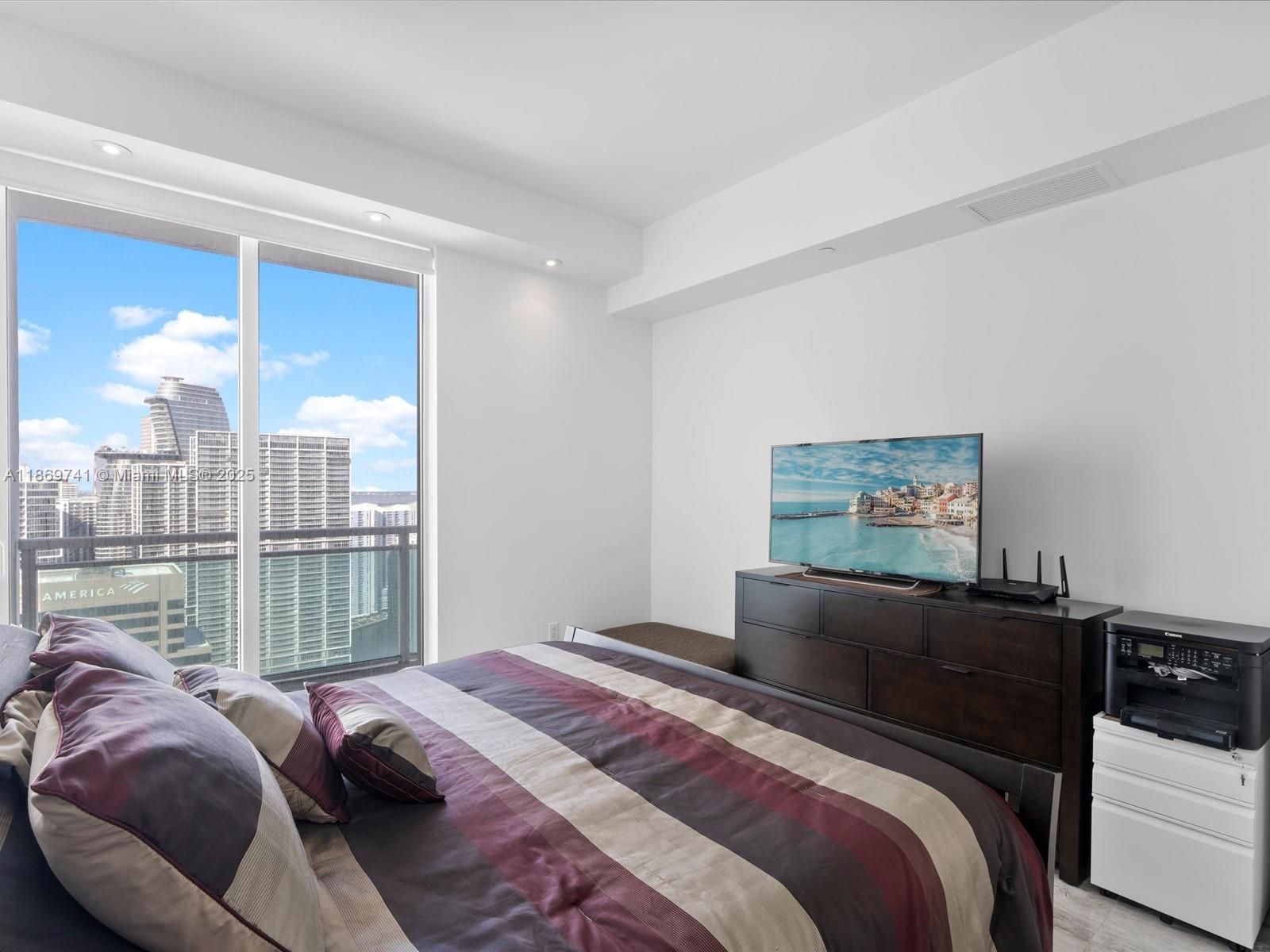 950 Brickell Bay Dr. # 5206