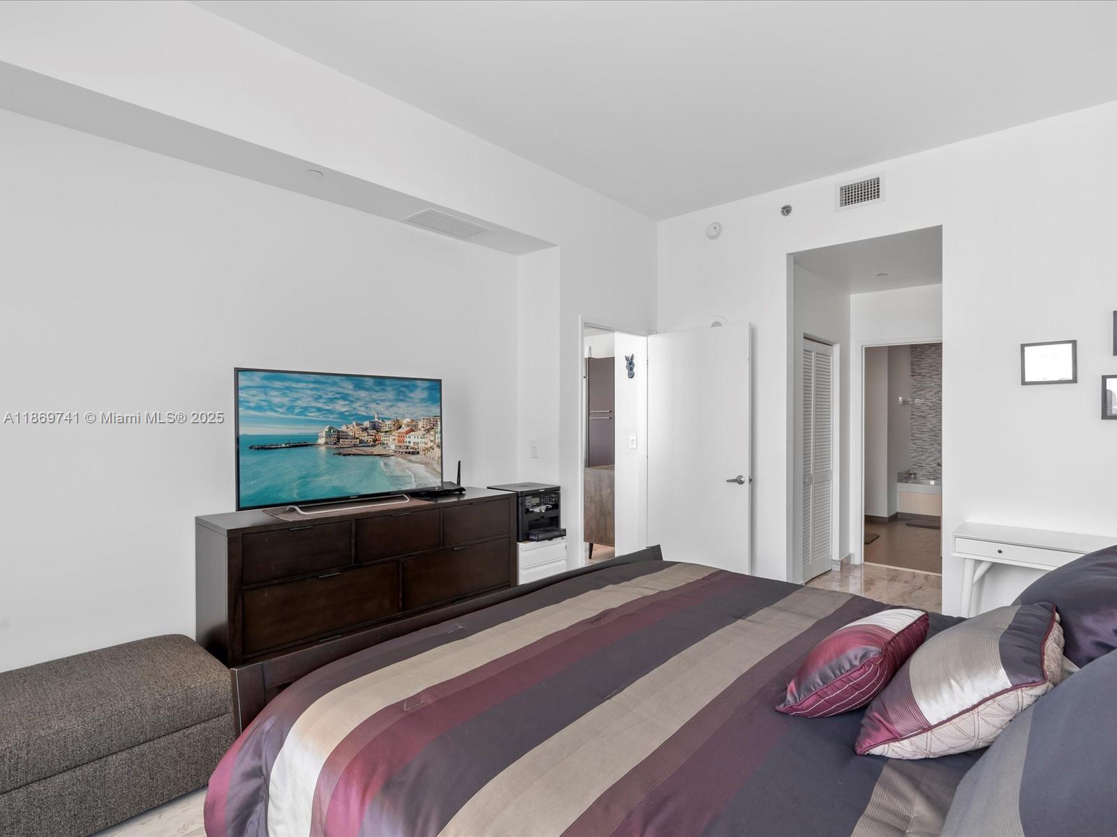 950 Brickell Bay Dr. # 5206