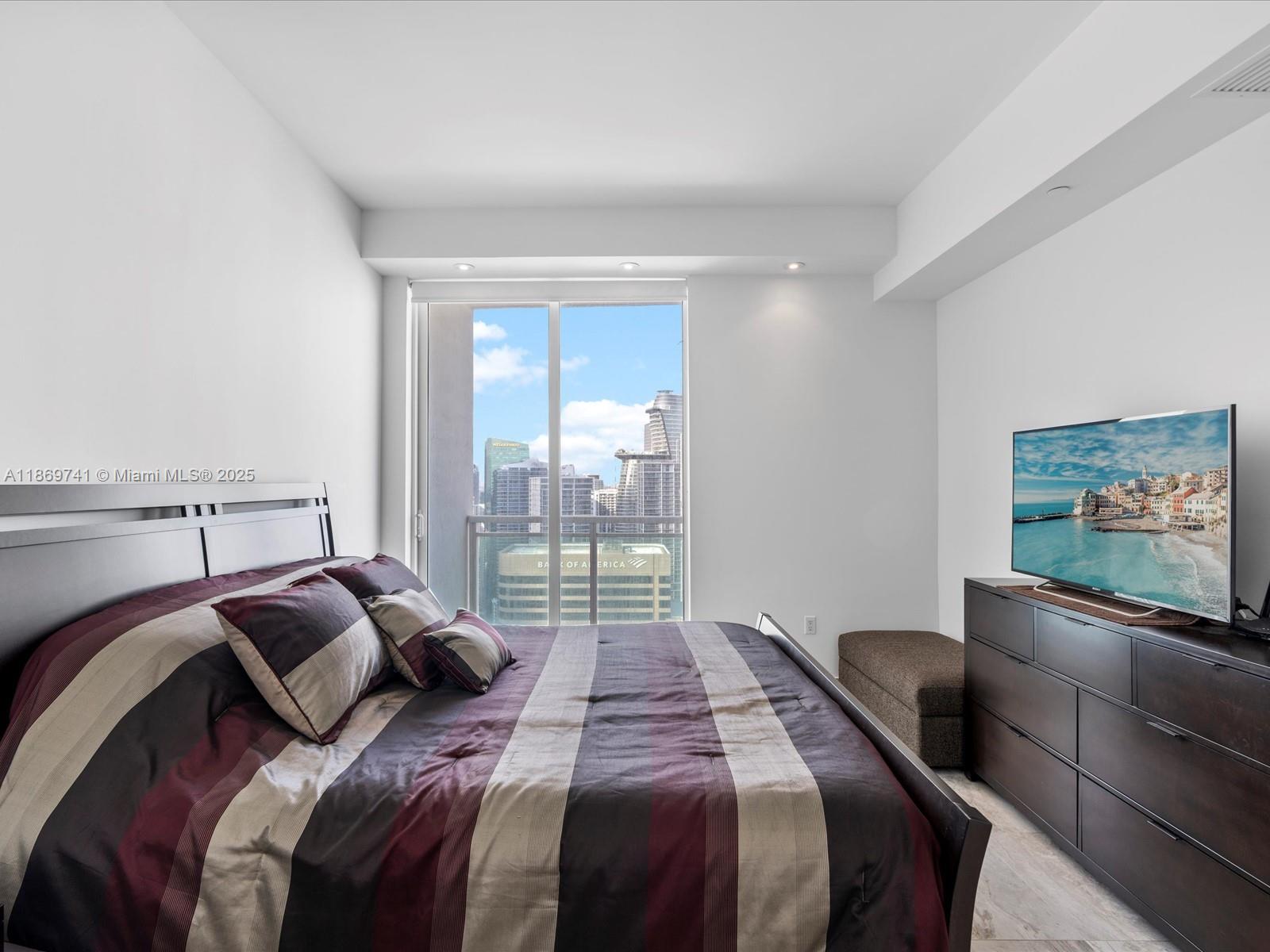 950 Brickell Bay Dr. # 5206