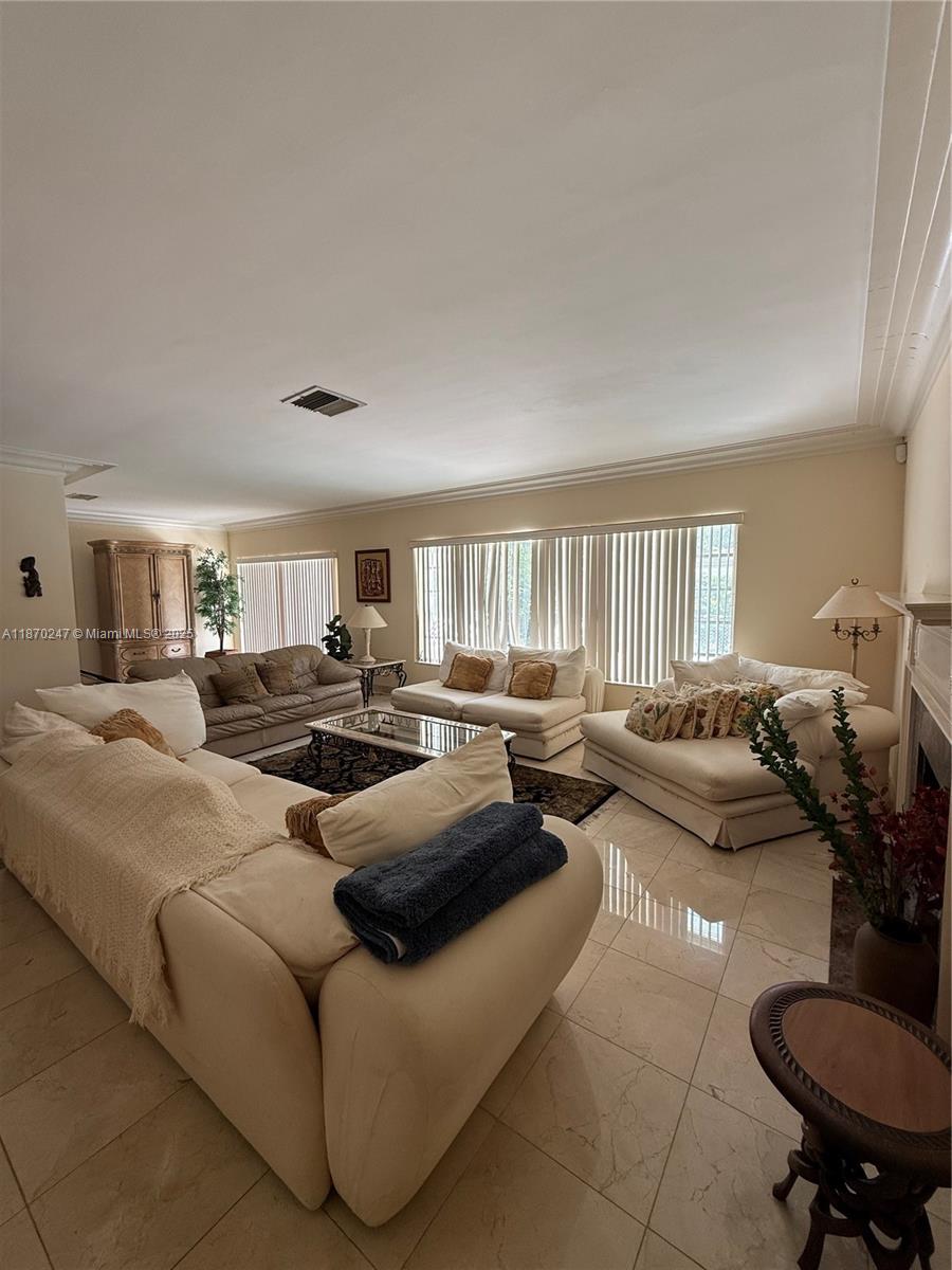 189 Edgewater Dr