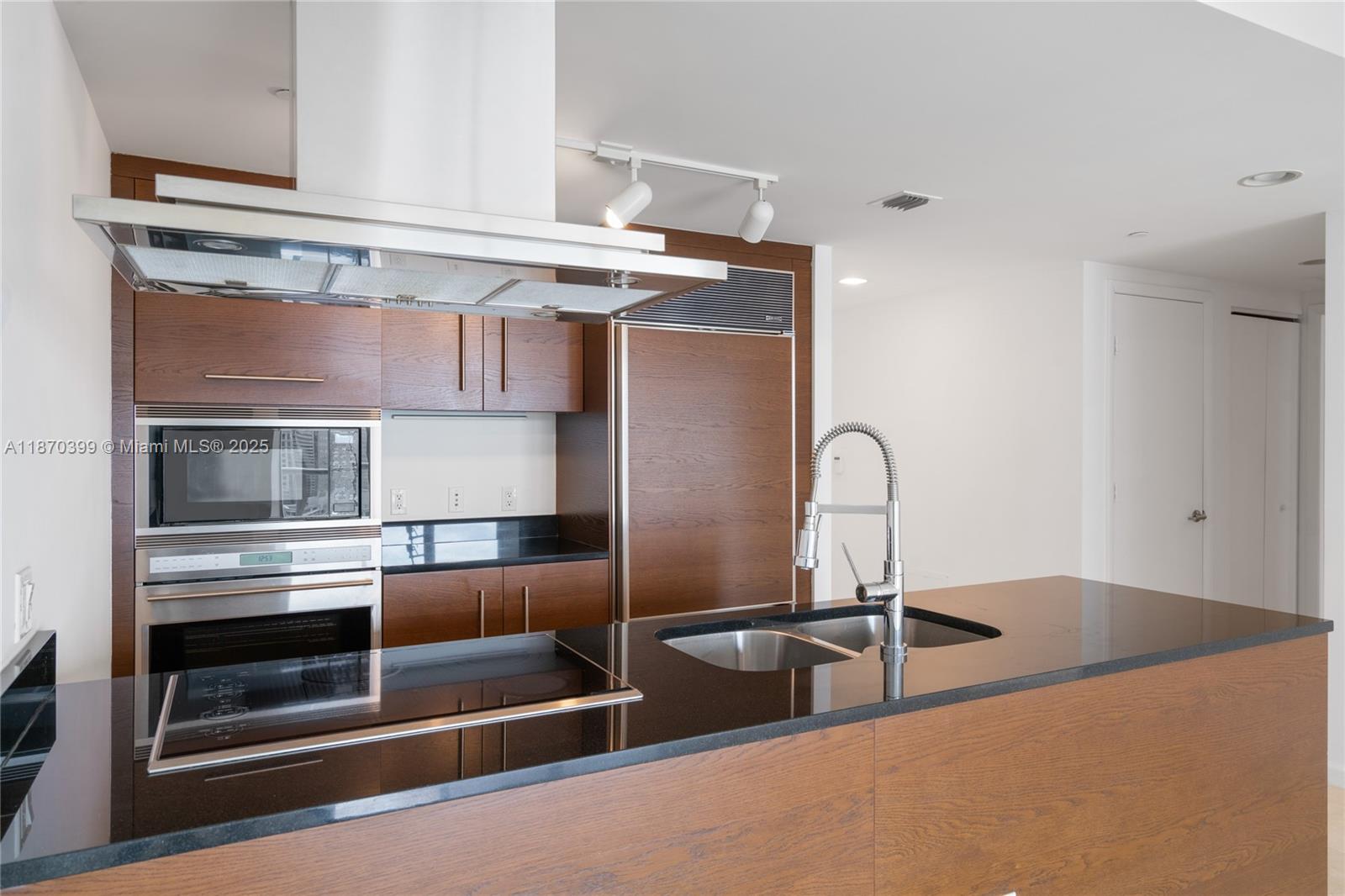 495 Brickell Ave # 2709
