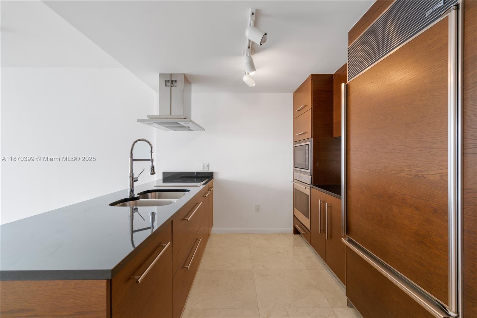 495 Brickell Ave # 2709