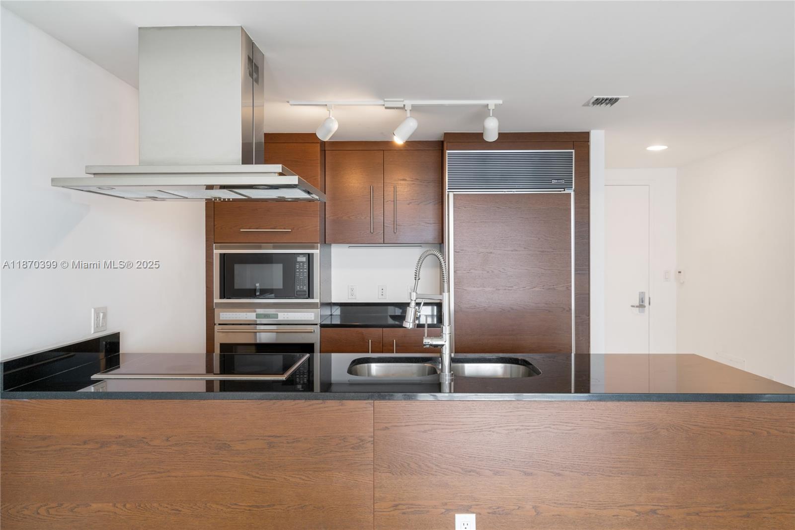 495 Brickell Ave # 2709