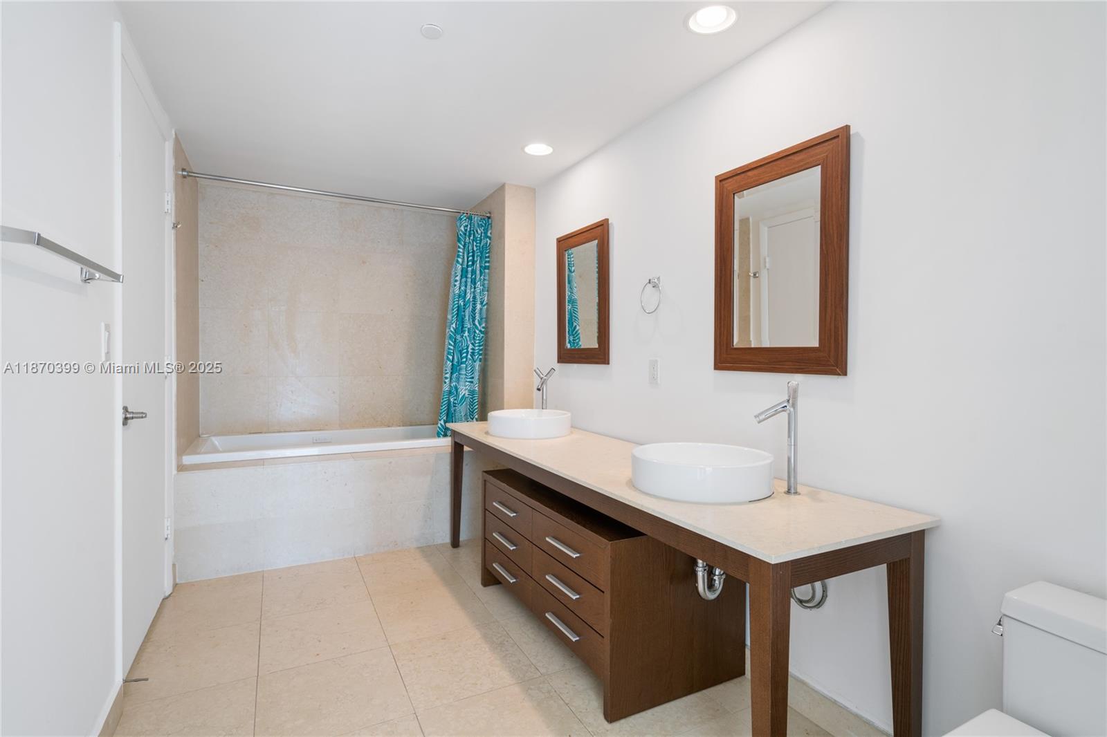 495 Brickell Ave # 2709