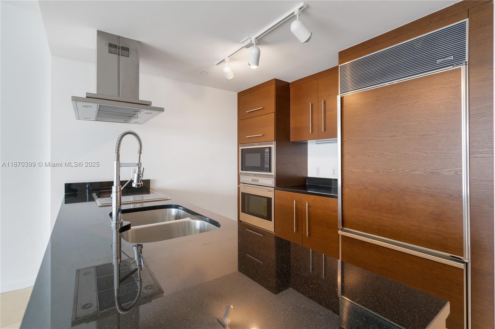 495 Brickell Ave # 2709