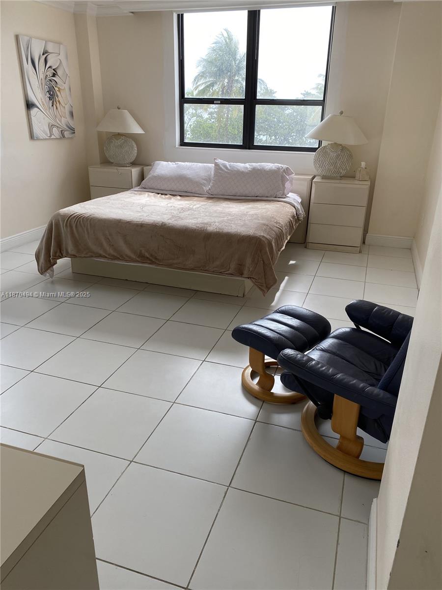 10185 Collins Ave # 319