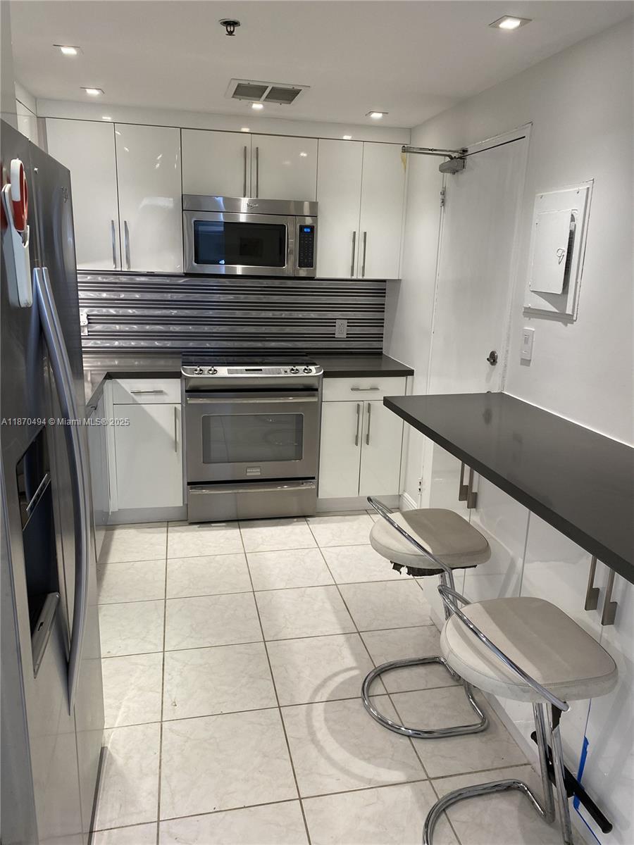 10185 Collins Ave # 319