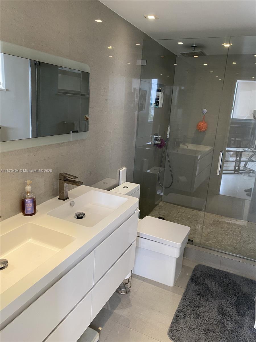10185 Collins Ave # 319