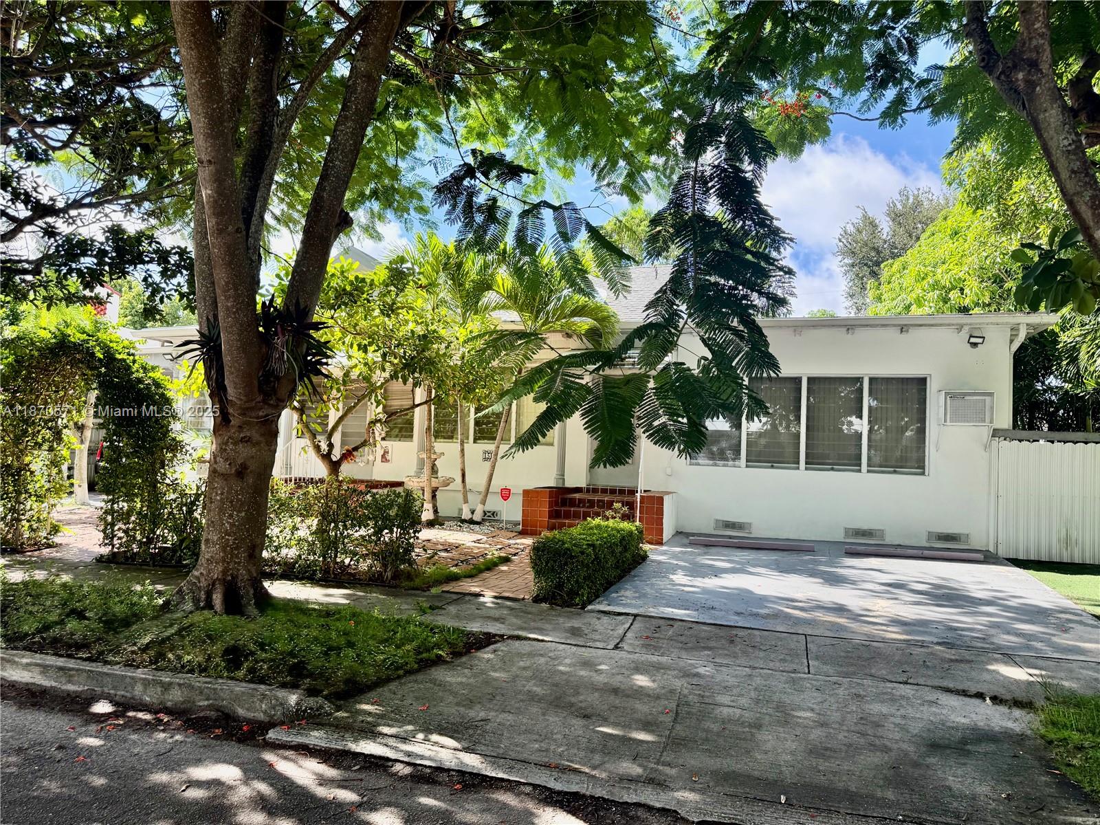 1512 SW 14th Ter
