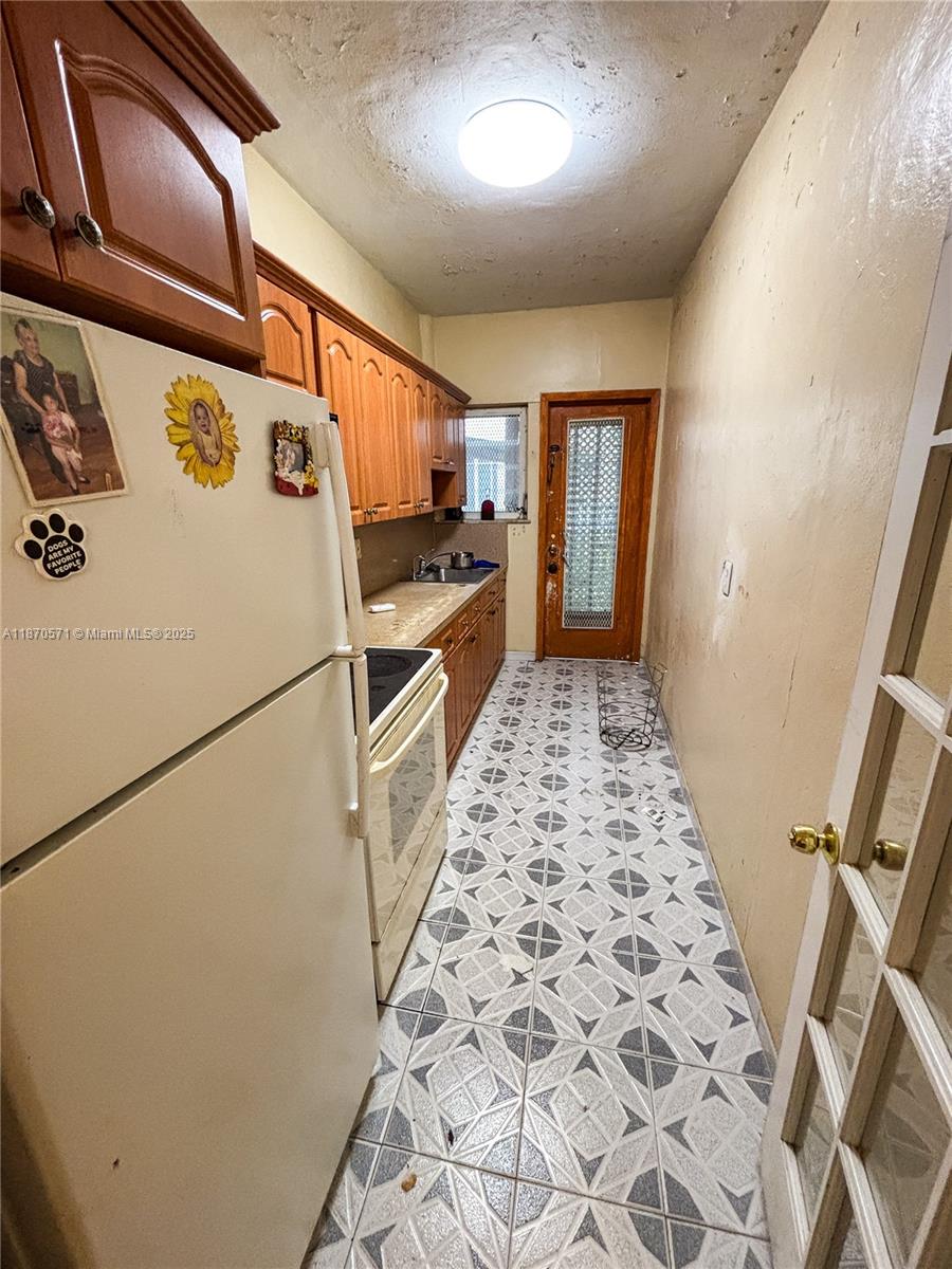 1512 SW 14th Ter