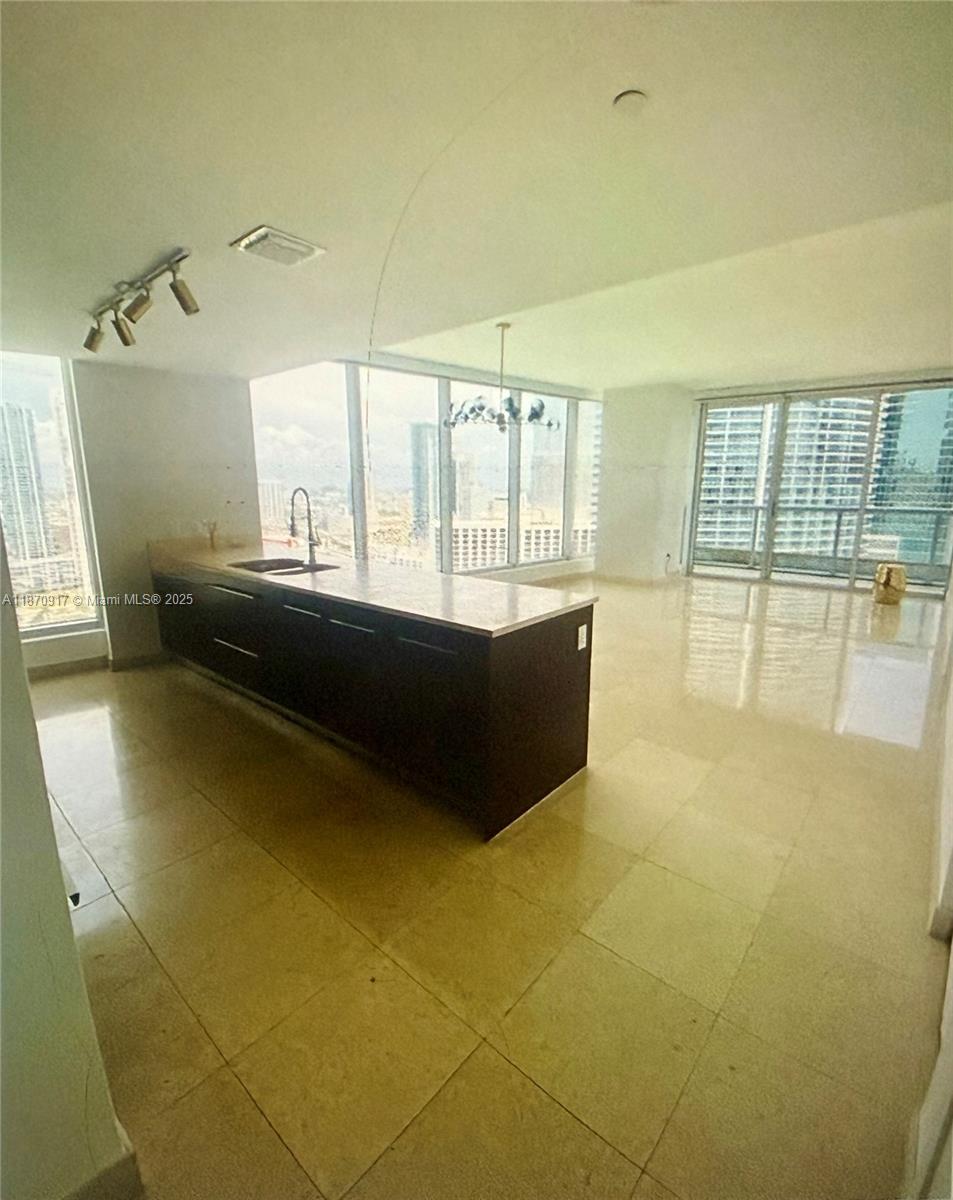475 Brickell Ave # 2915