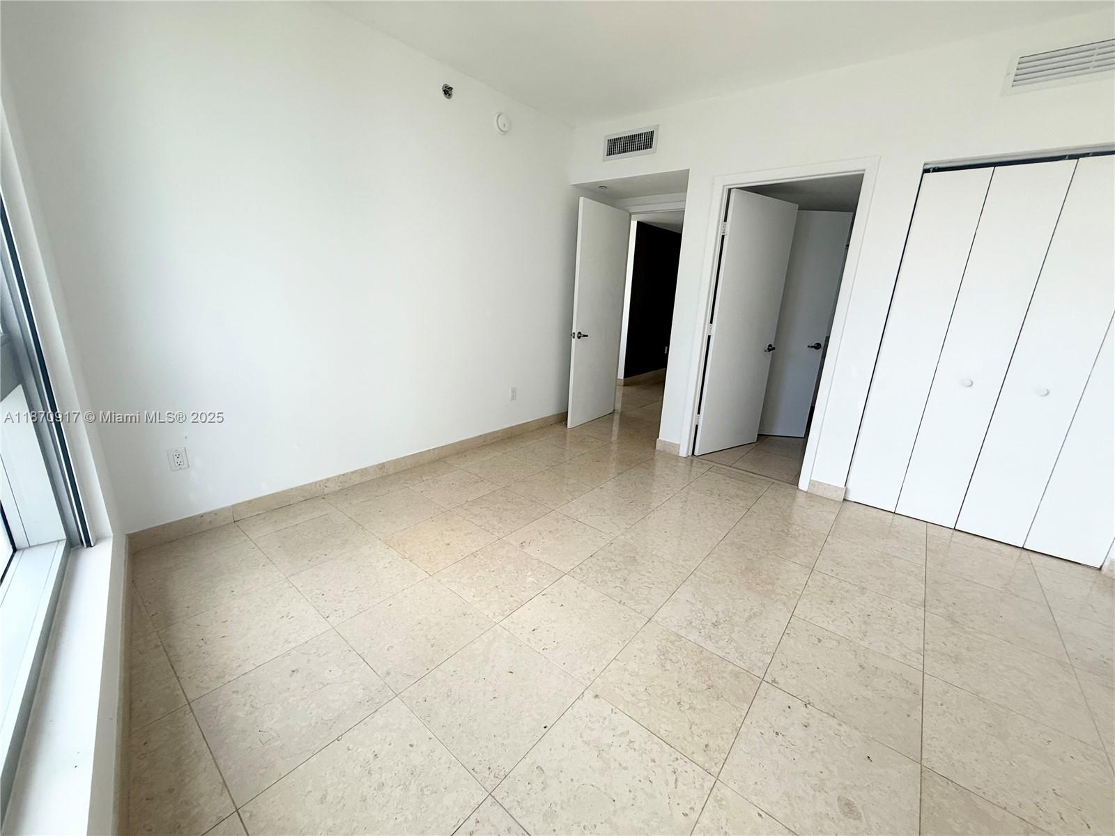 475 Brickell Ave # 2915