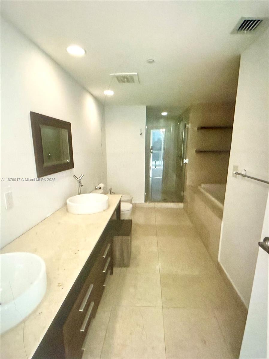 475 Brickell Ave # 2915