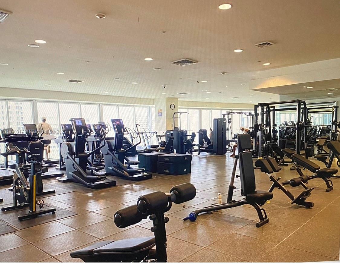 475 Brickell Ave # 2915