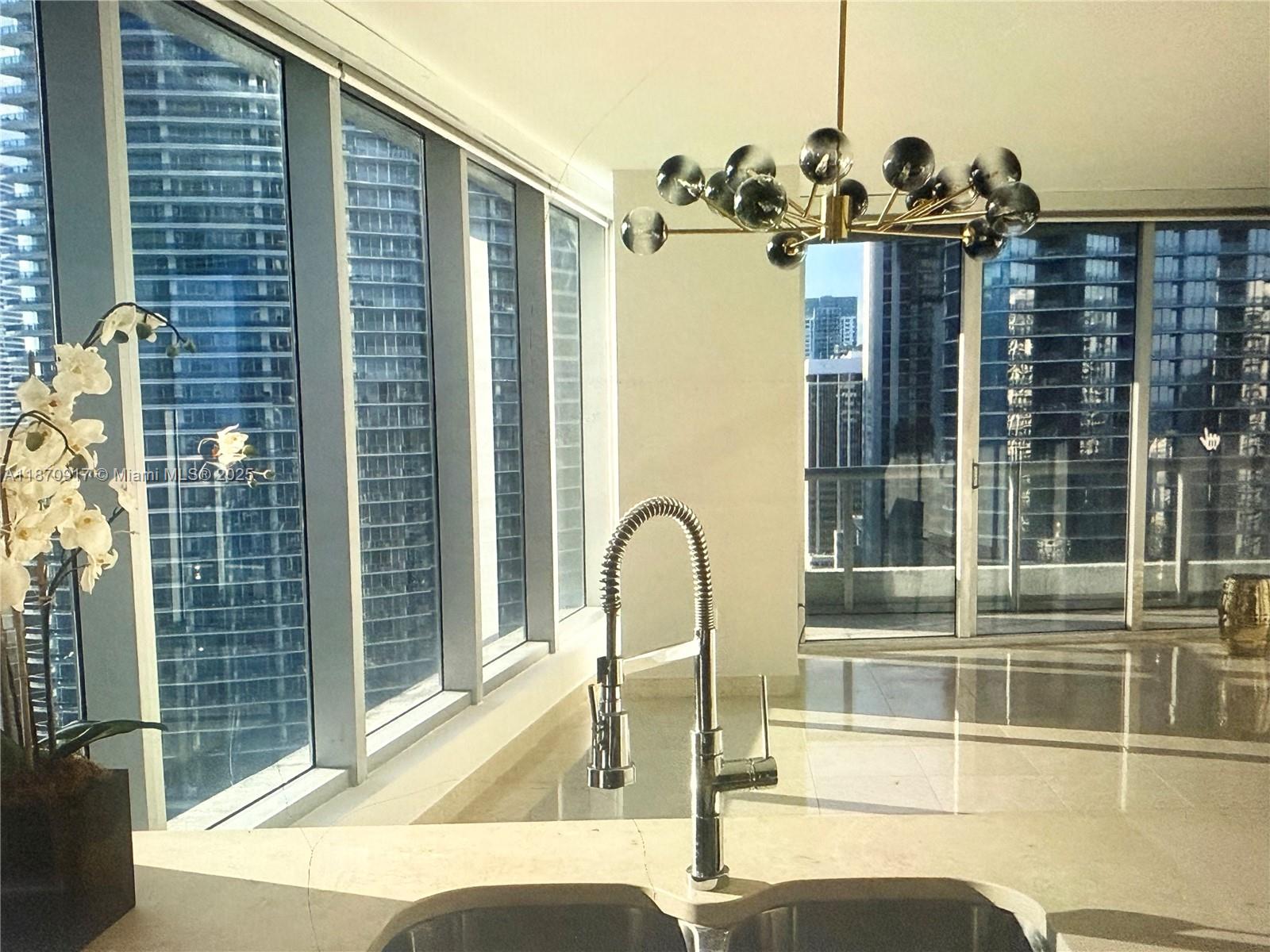 475 Brickell Ave # 2915