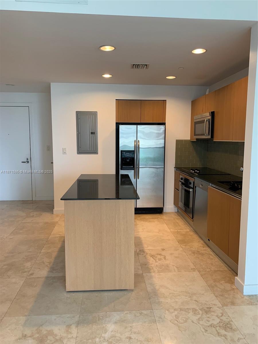 1050 BRICKELL AV # 2808