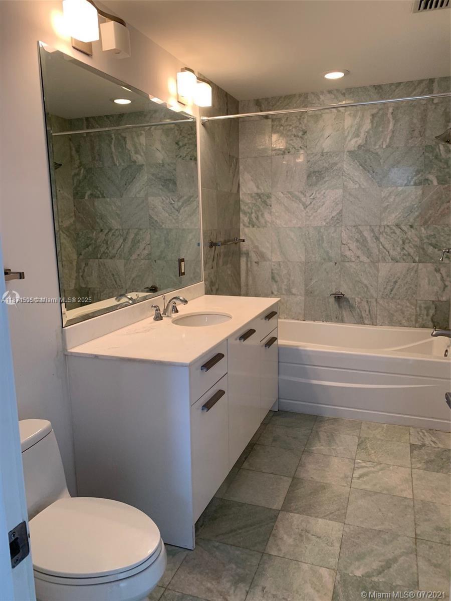 1050 BRICKELL AV # 2808