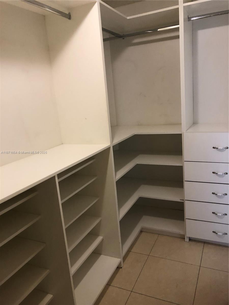 8100 Byron Ave # 509