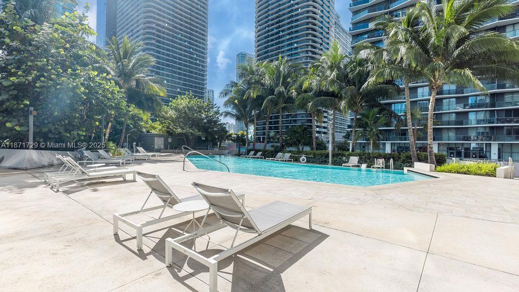 88 SW 7th St # 908