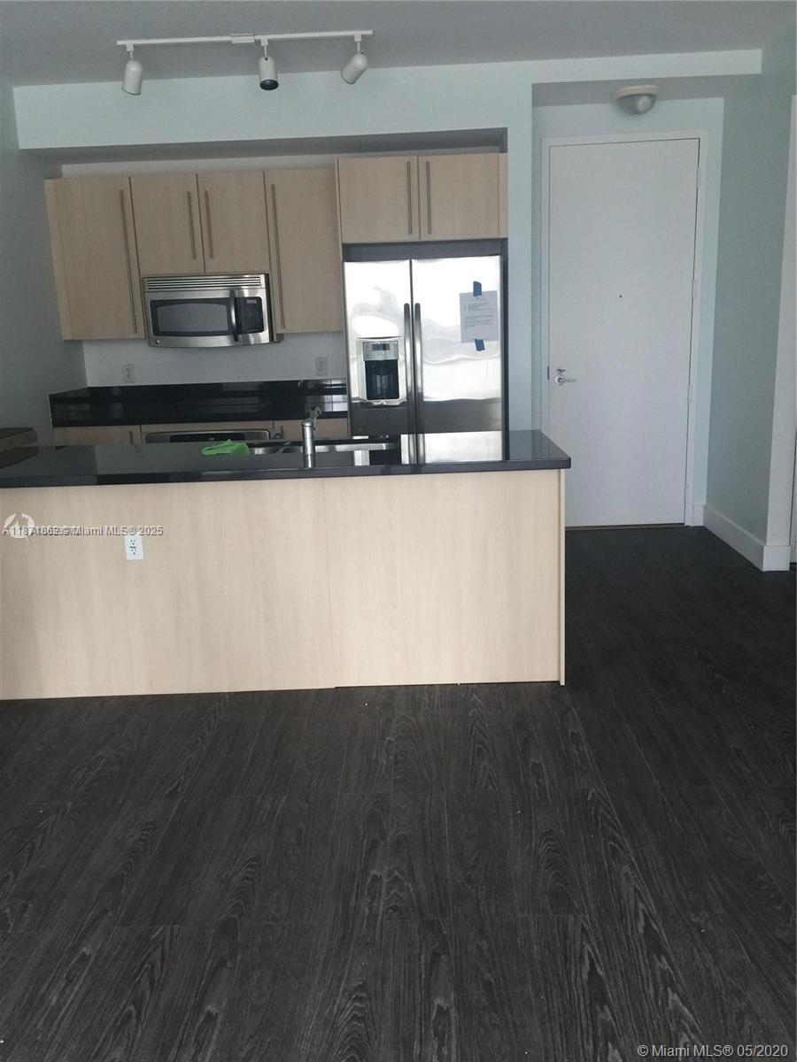 1111 SW 1st Ave Unit: 2121-N