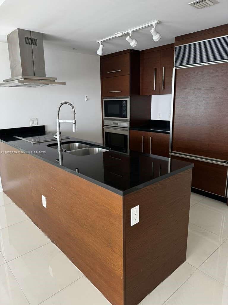 495 BRICKELL AV # 3709