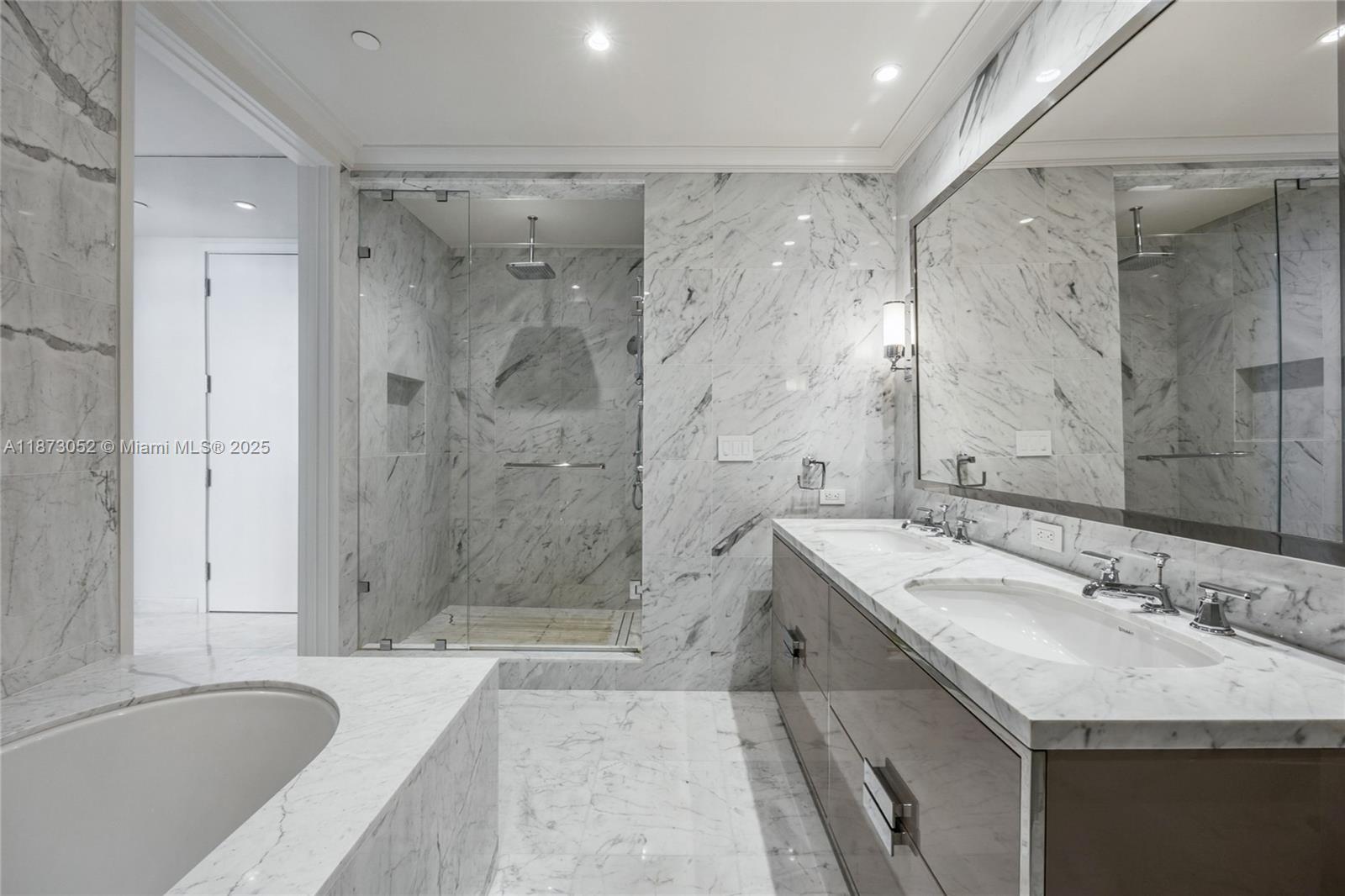 15701 Collins Ave # 902