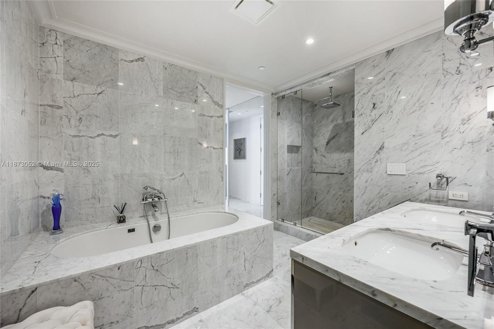 15701 Collins Ave # 902