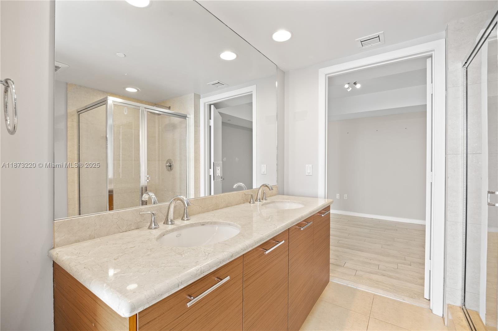 50 Biscayne Blvd # 4706