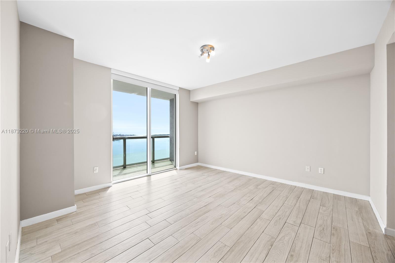 50 Biscayne Blvd # 4706