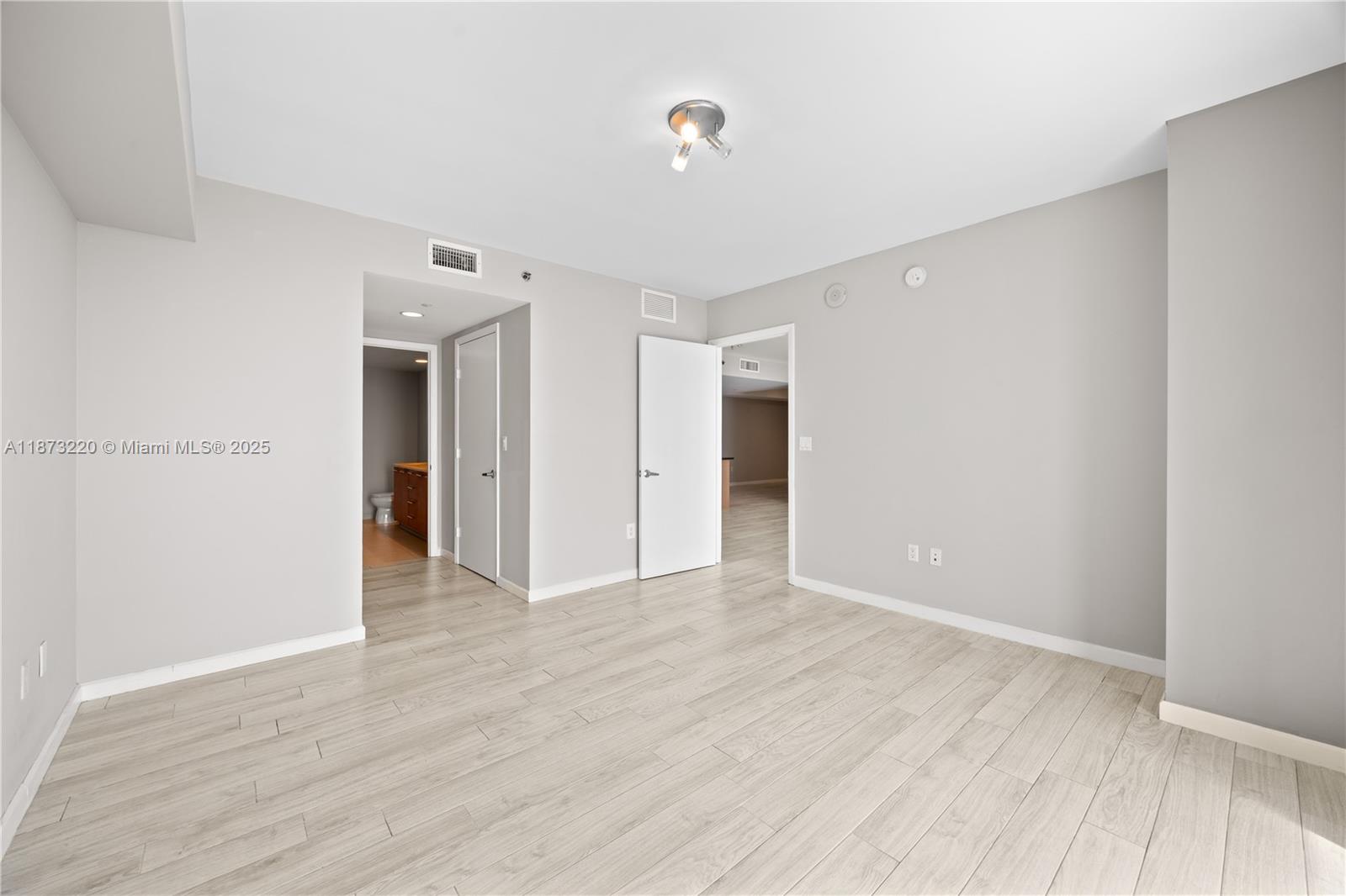 50 Biscayne Blvd # 4706