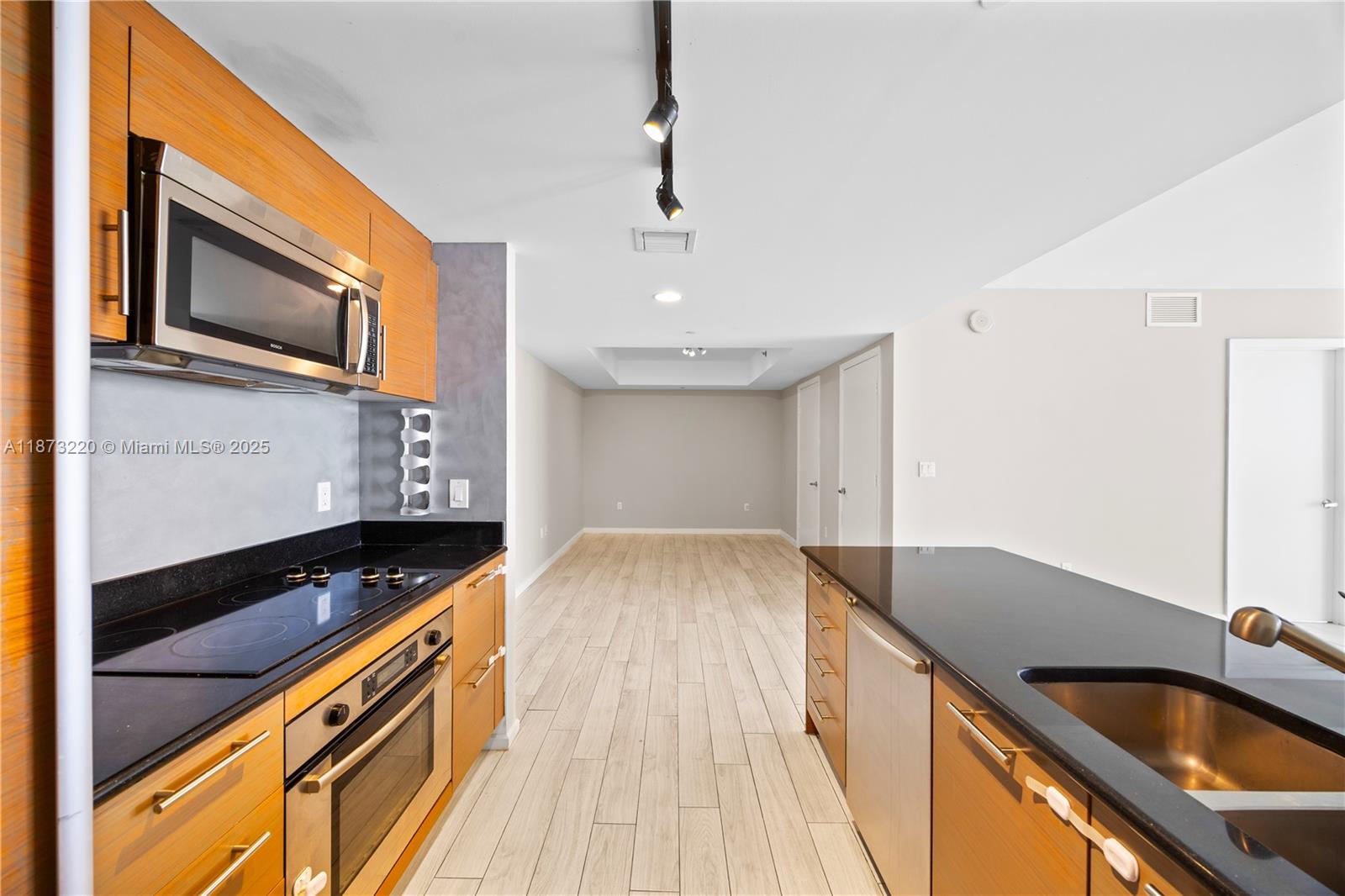 50 Biscayne Blvd # 4706