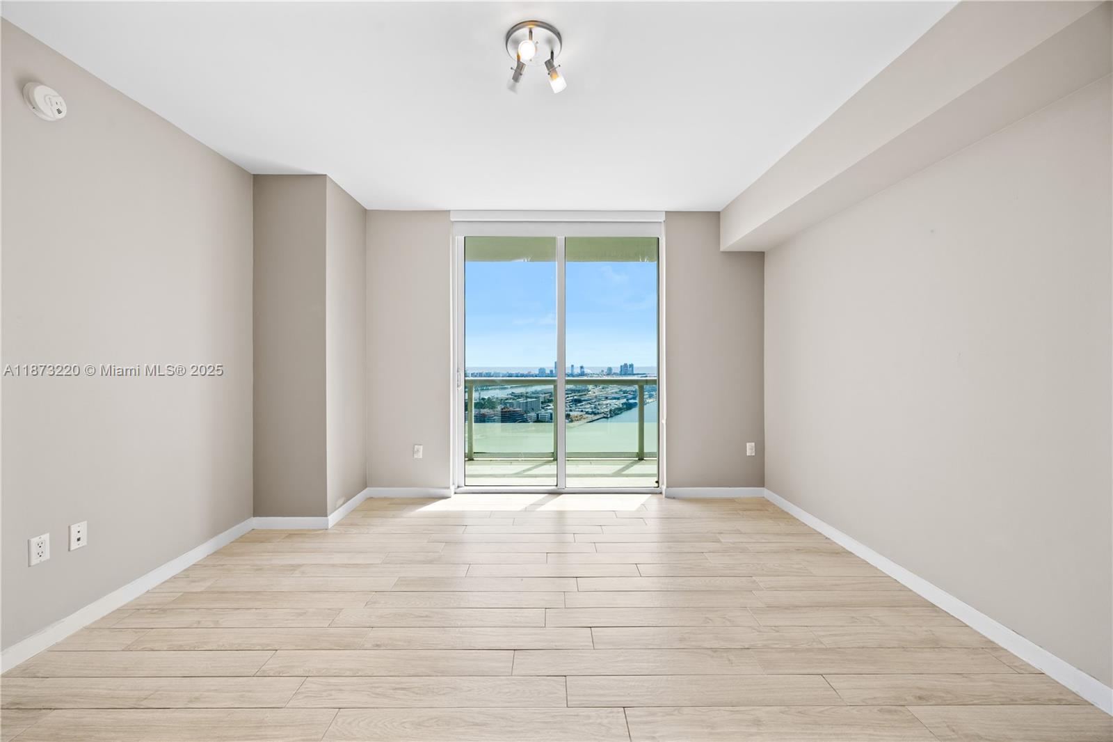 50 Biscayne Blvd # 4706