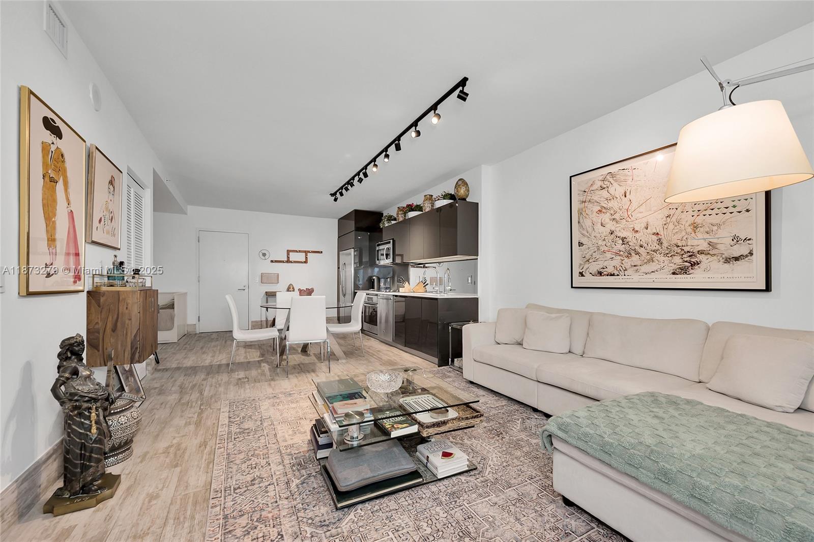 31 SE 6th St # 304