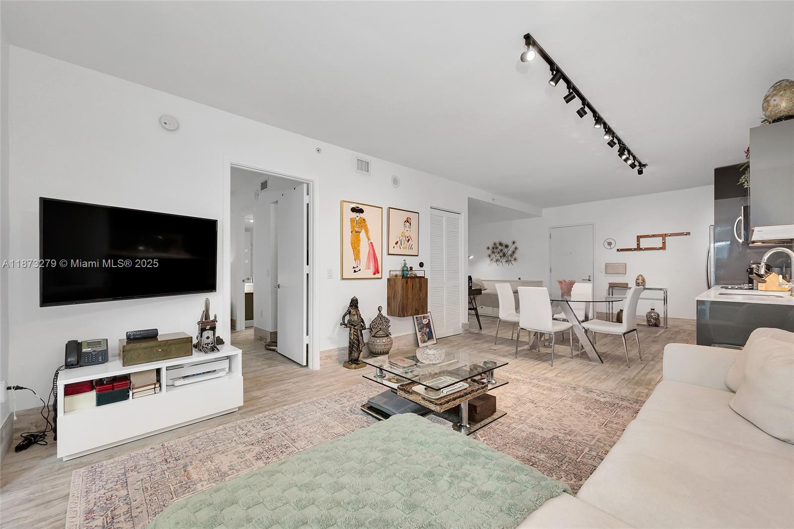 31 SE 6th St # 304