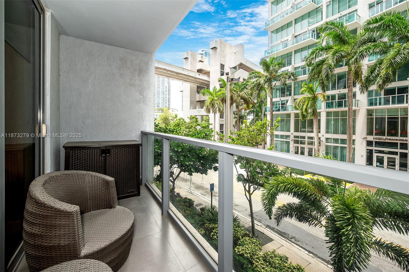 31 SE 6th St # 304