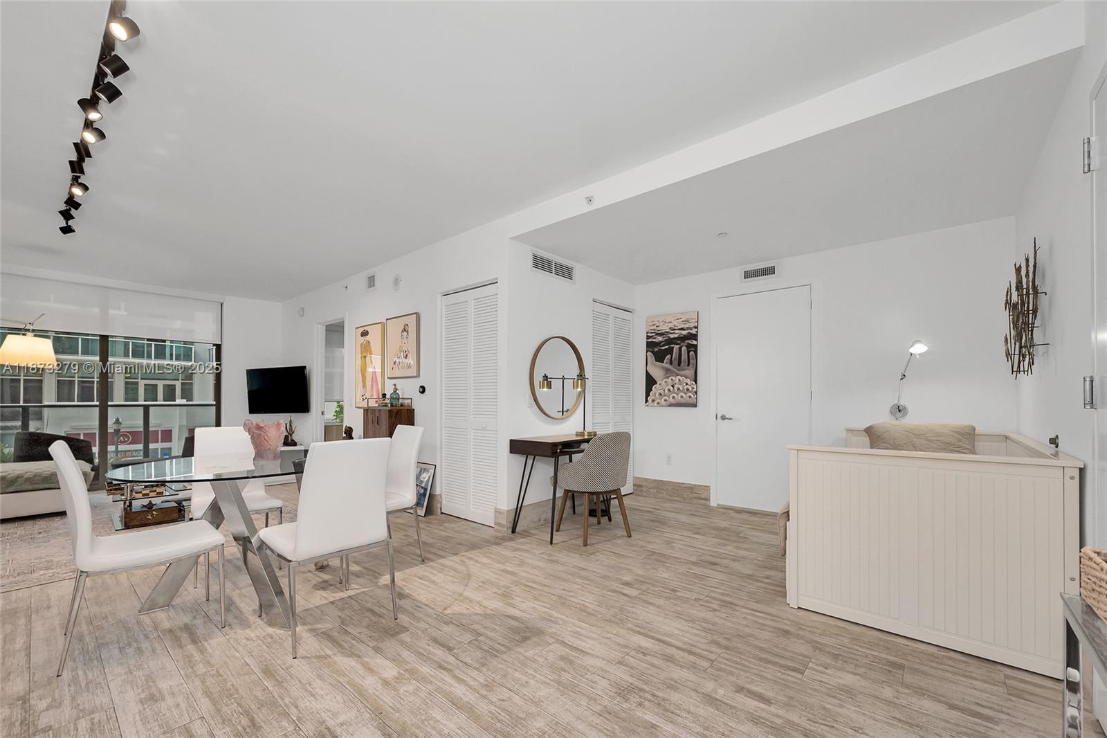 31 SE 6th St # 304