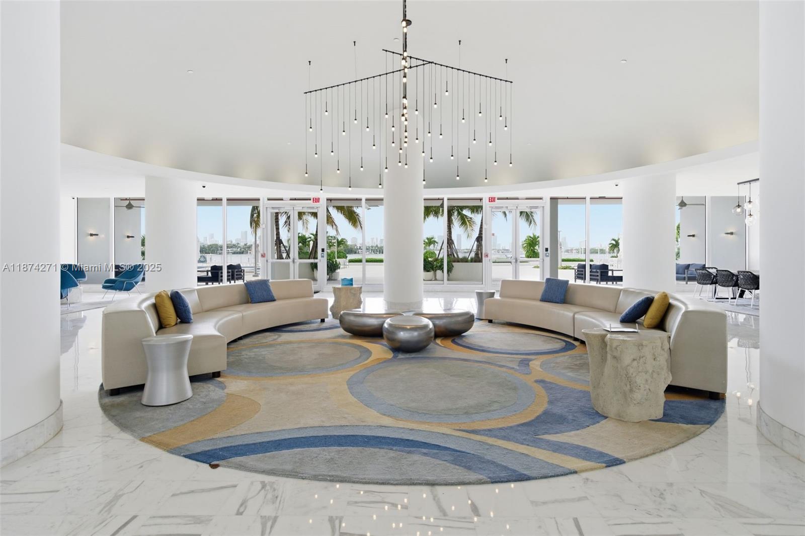 1000 West Ave Unit: PH22