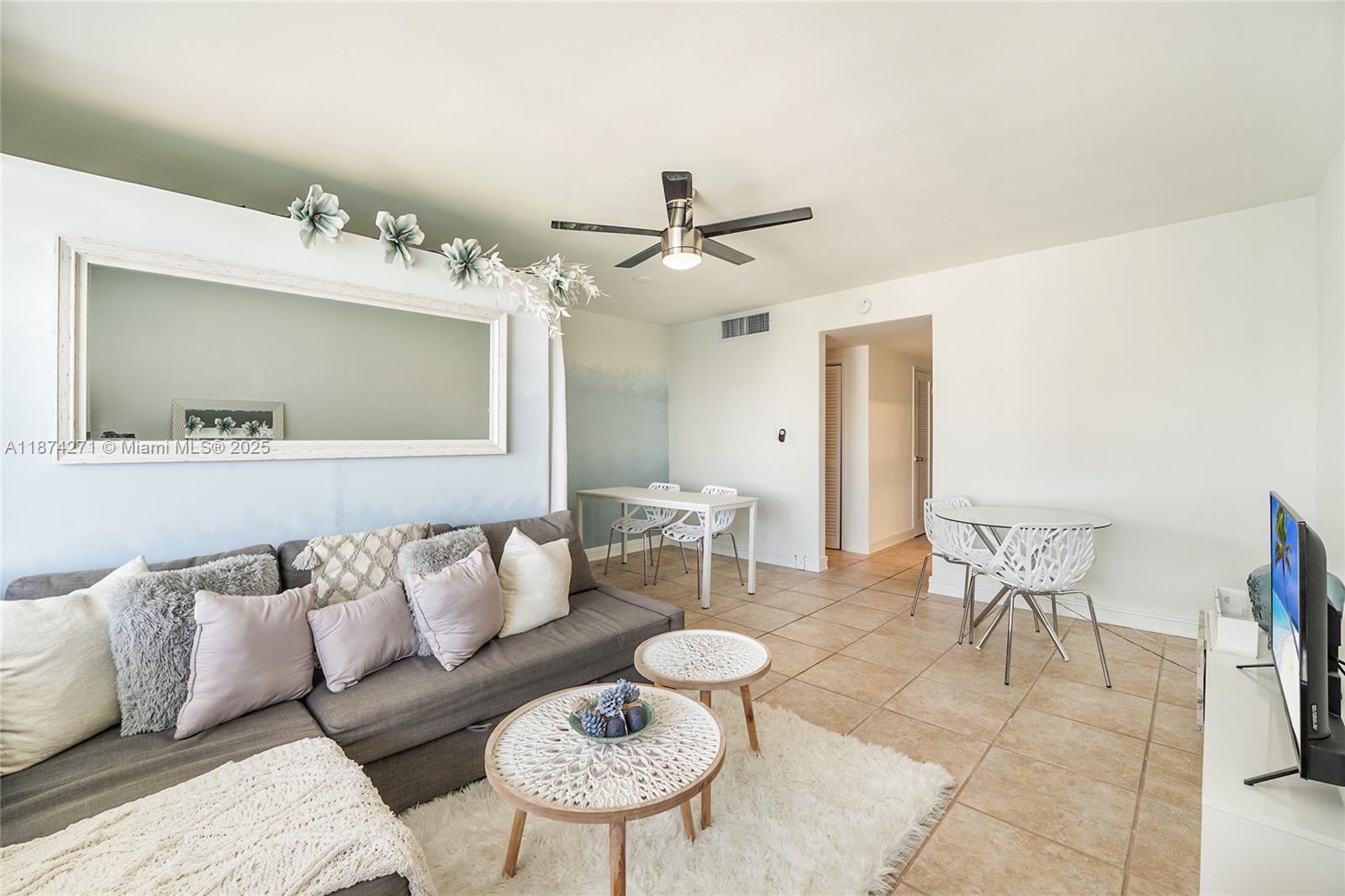 1000 West Ave Unit: PH22
