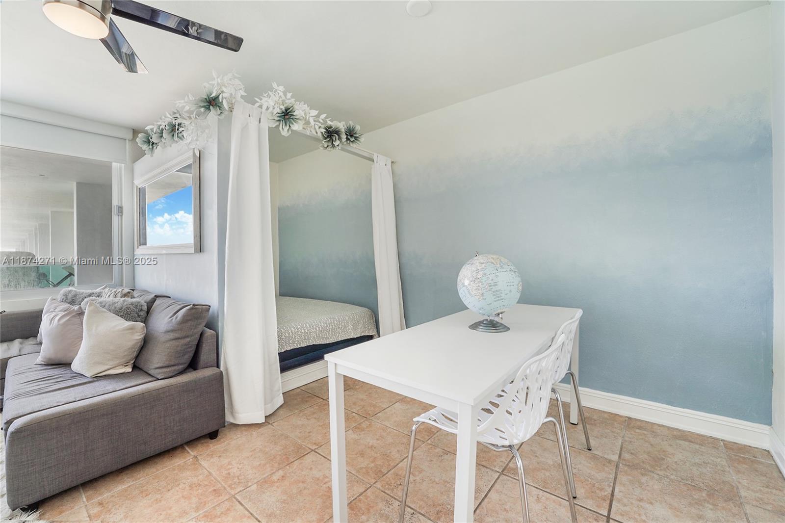 1000 West Ave Unit: PH22