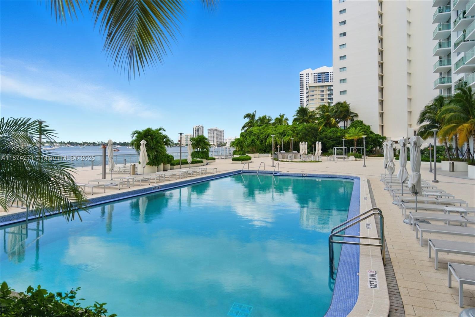 1000 West Ave Unit: PH22