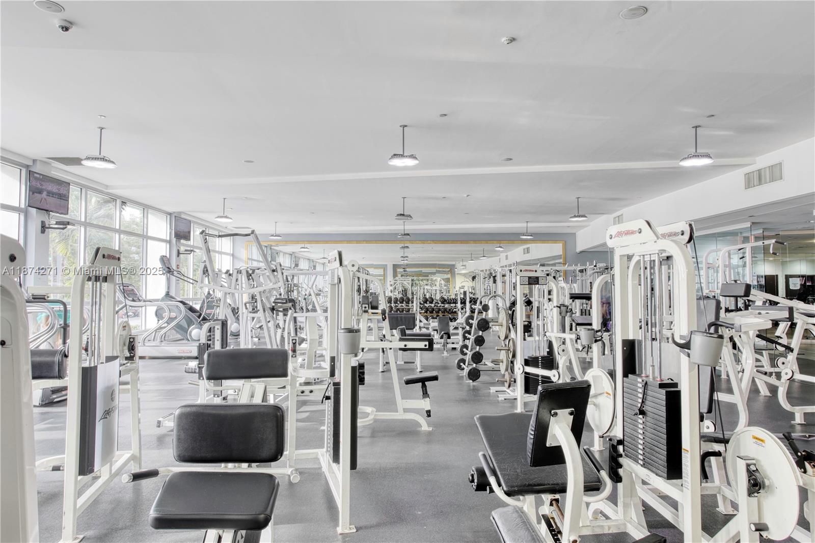 1000 West Ave Unit: PH22