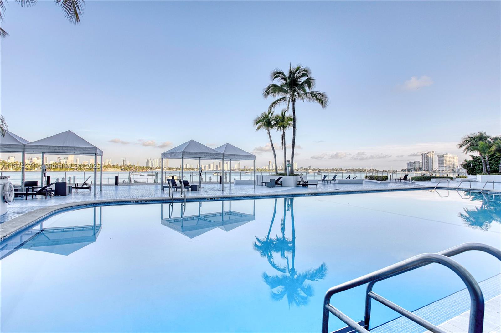 1000 West Ave Unit: PH22