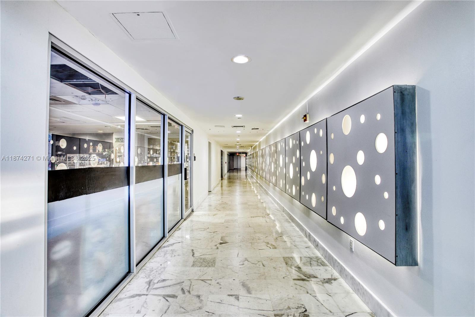 1000 West Ave Unit: PH22