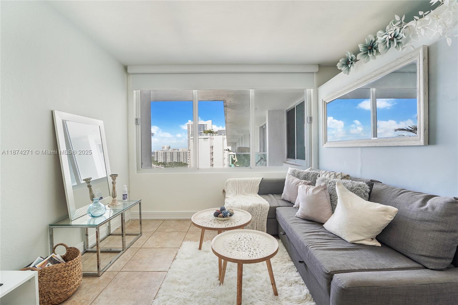 1000 West Ave Unit: PH22