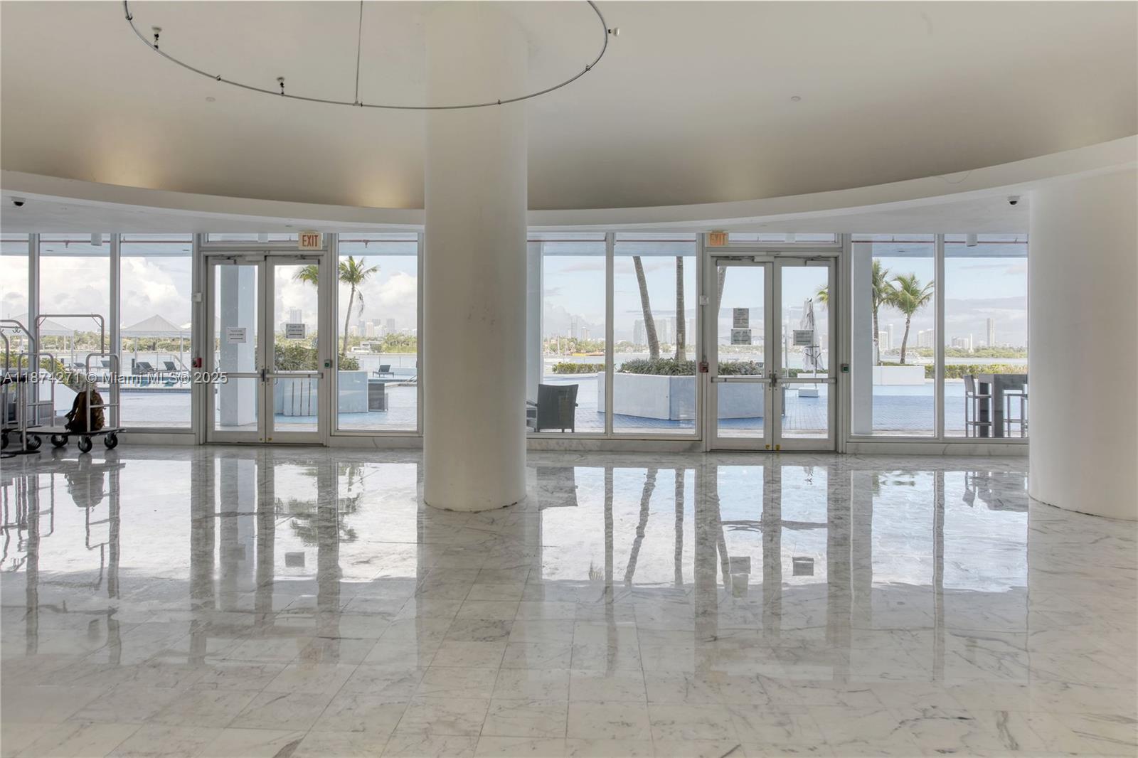 1000 West Ave Unit: PH22