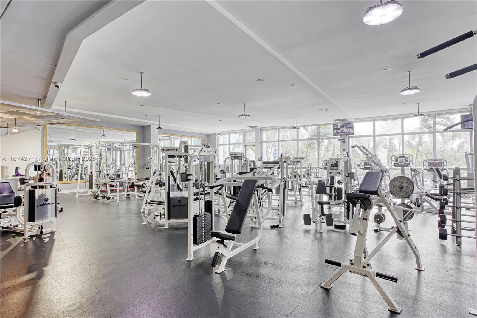 1000 West Ave Unit: PH22
