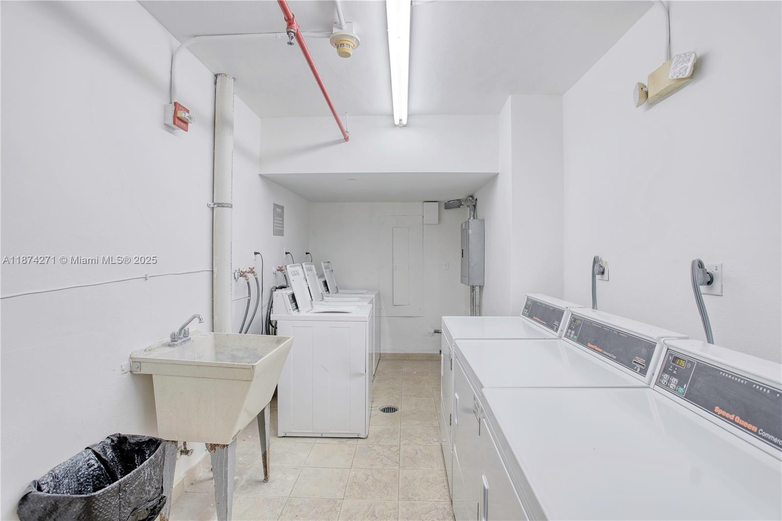 1000 West Ave Unit: PH22