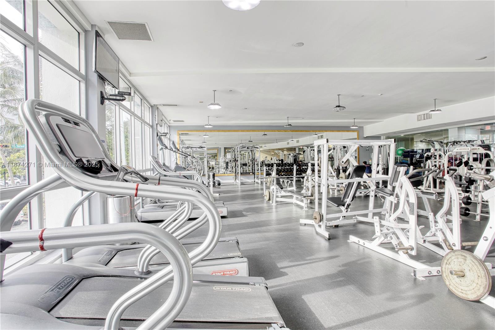 1000 West Ave Unit: PH22