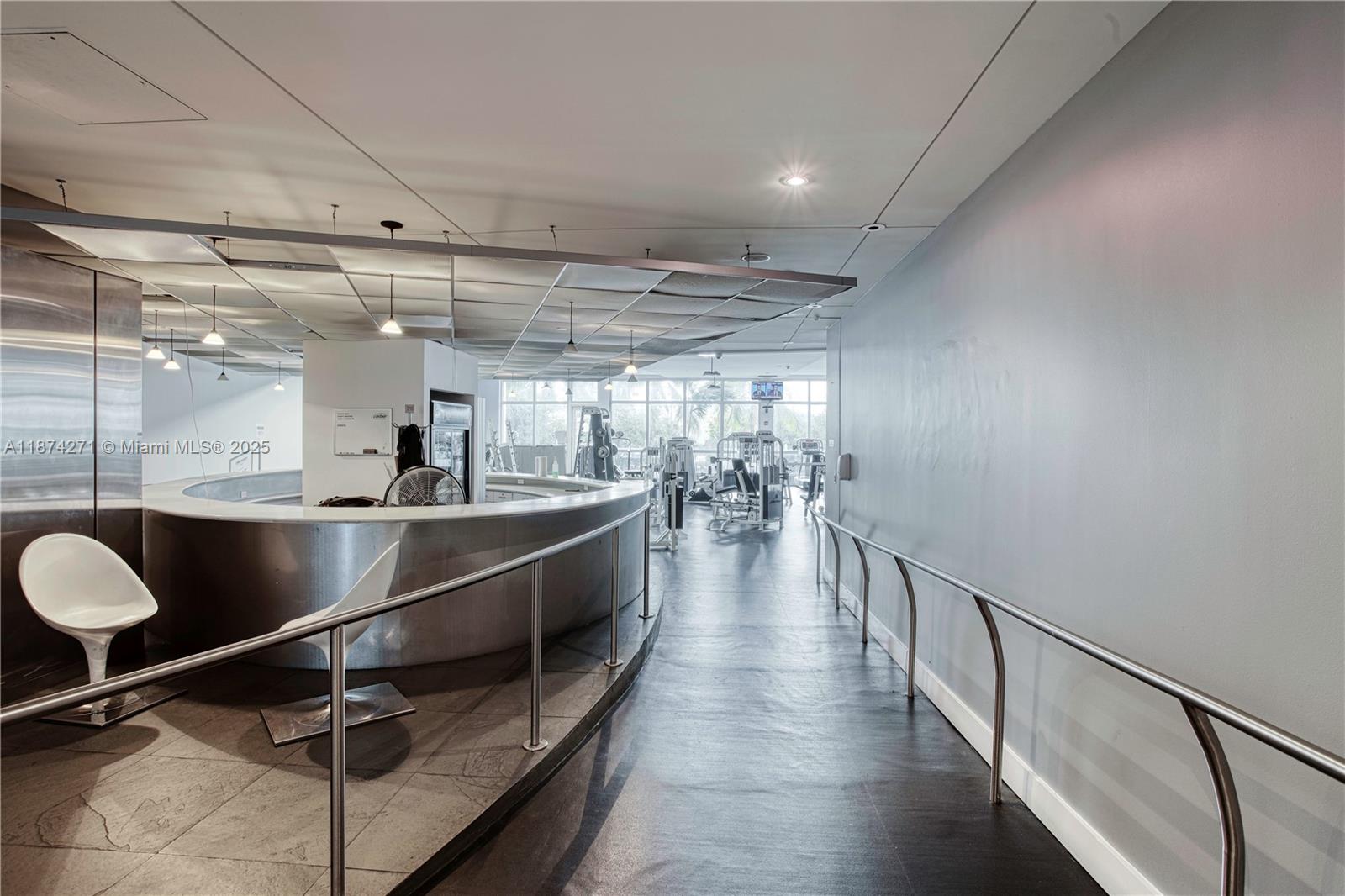 1000 West Ave Unit: PH22