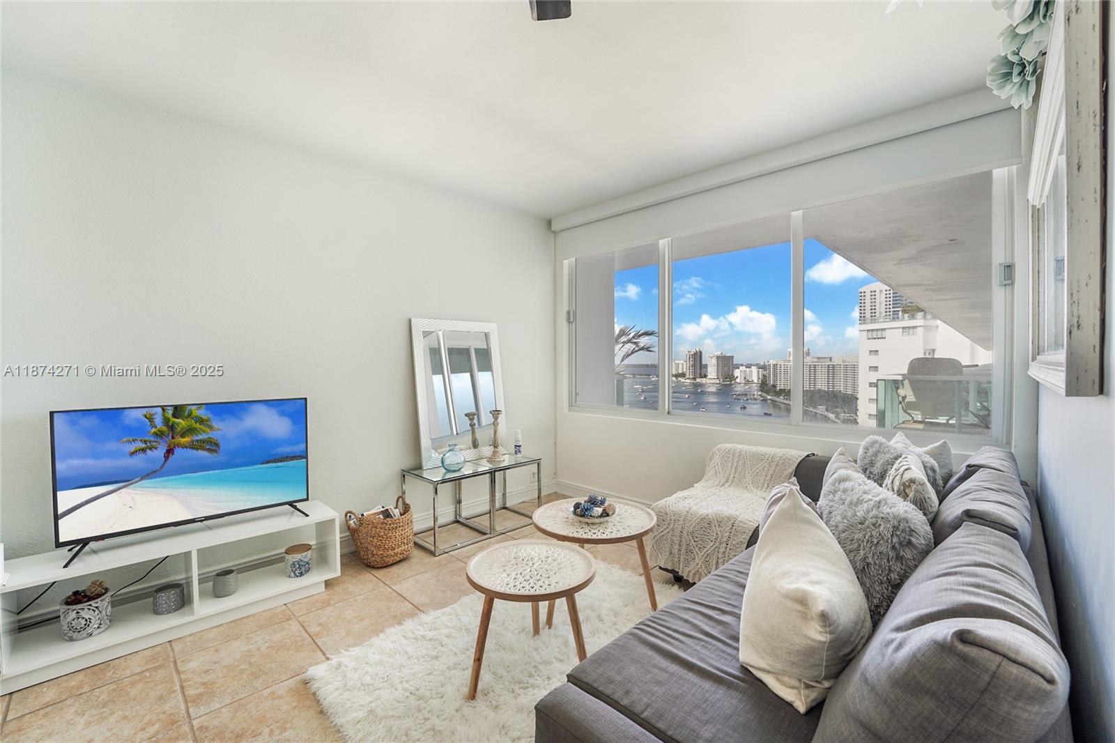 1000 West Ave Unit: PH22